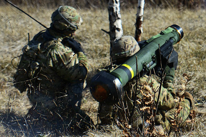 A U.S. soldier firing a Javelin.