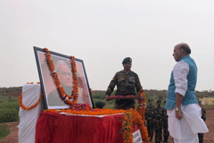 Rajnath Singh pays homage to former prime minister Atal Bihari Vajpayee on his first death anniversary on August 16. Photo: Facebook/Rajnath Singh