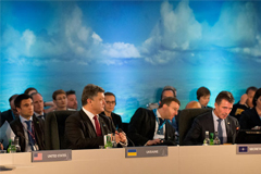 NATO-Ukraine Commission working session, 2014 / Photograph: Paul Shaw
