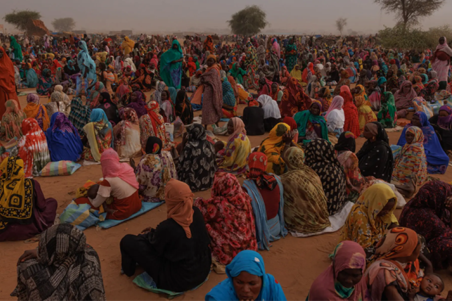 Sudanese refugees waiting for food in Adre, Chad.