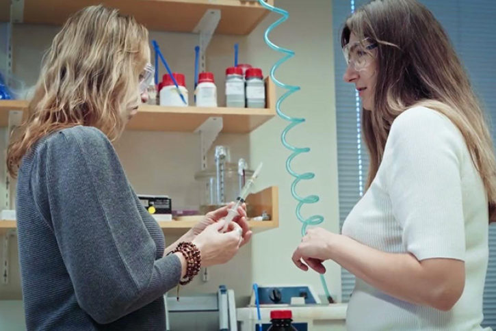 Svitlana Krasynska and Nataliia Fihurka