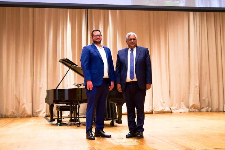 Jacobovits wins MIT Excellence Award